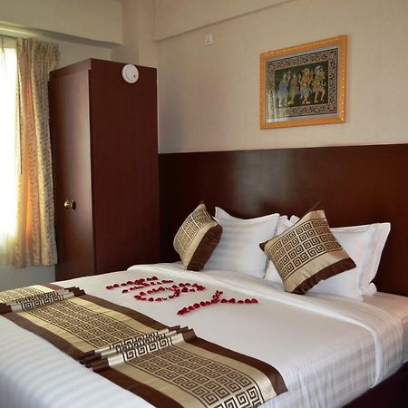 Hotel Broadway Yangon Extérieur photo