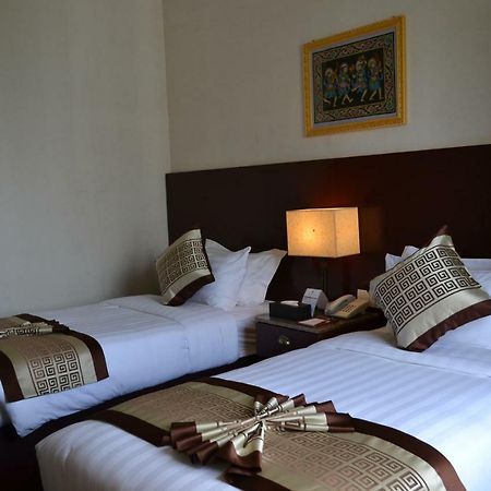 Hotel Broadway Yangon Extérieur photo