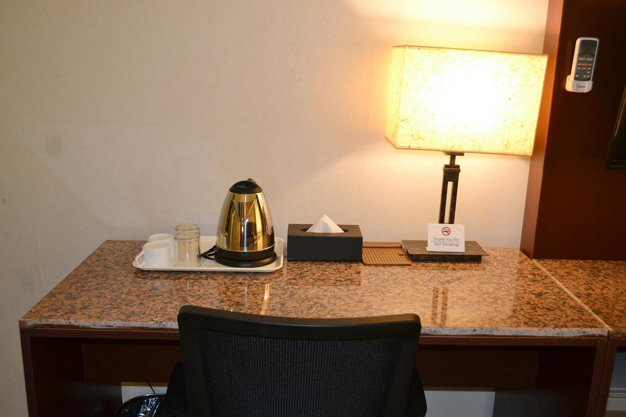 Hotel Broadway Yangon Extérieur photo