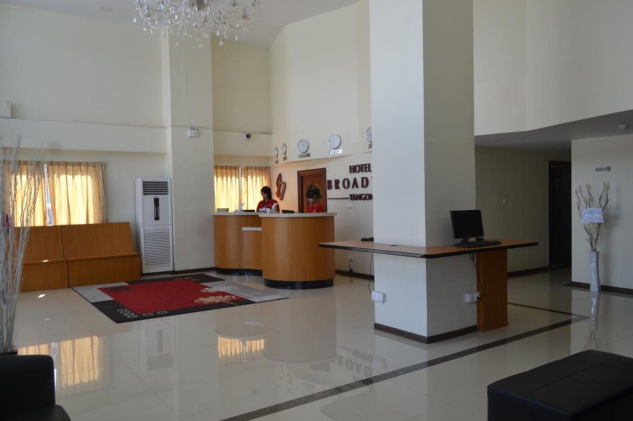 Hotel Broadway Yangon Extérieur photo