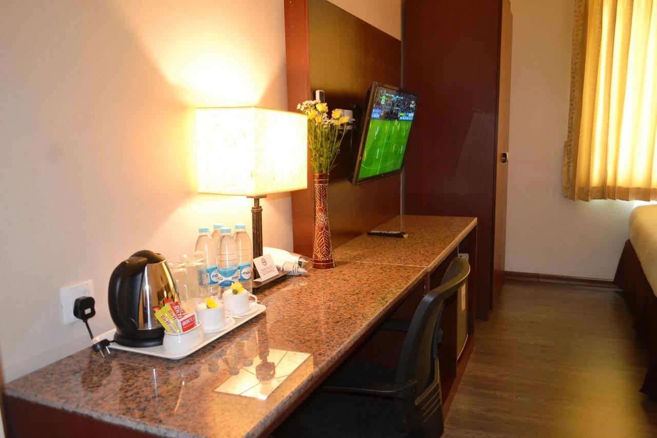 Hotel Broadway Yangon Extérieur photo