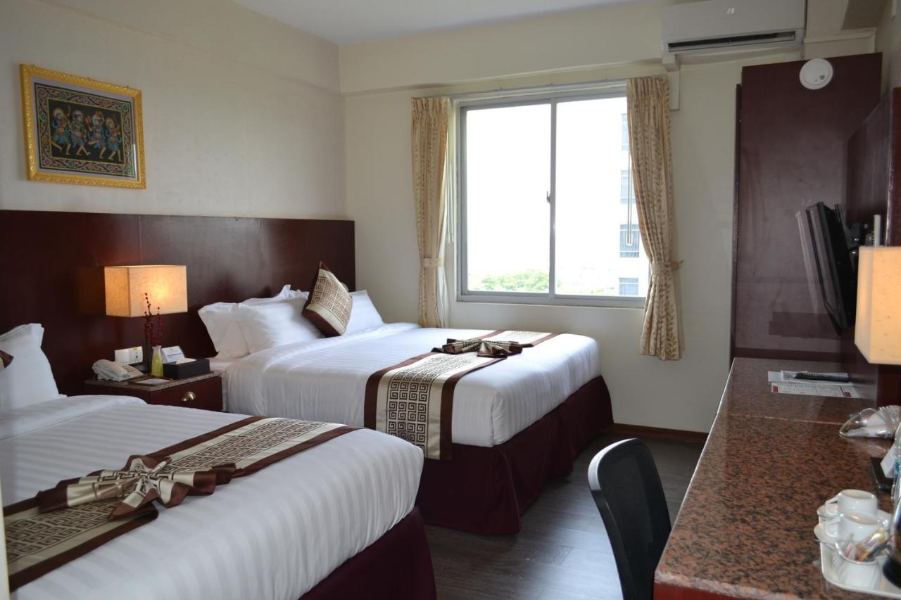 Hotel Broadway Yangon Extérieur photo