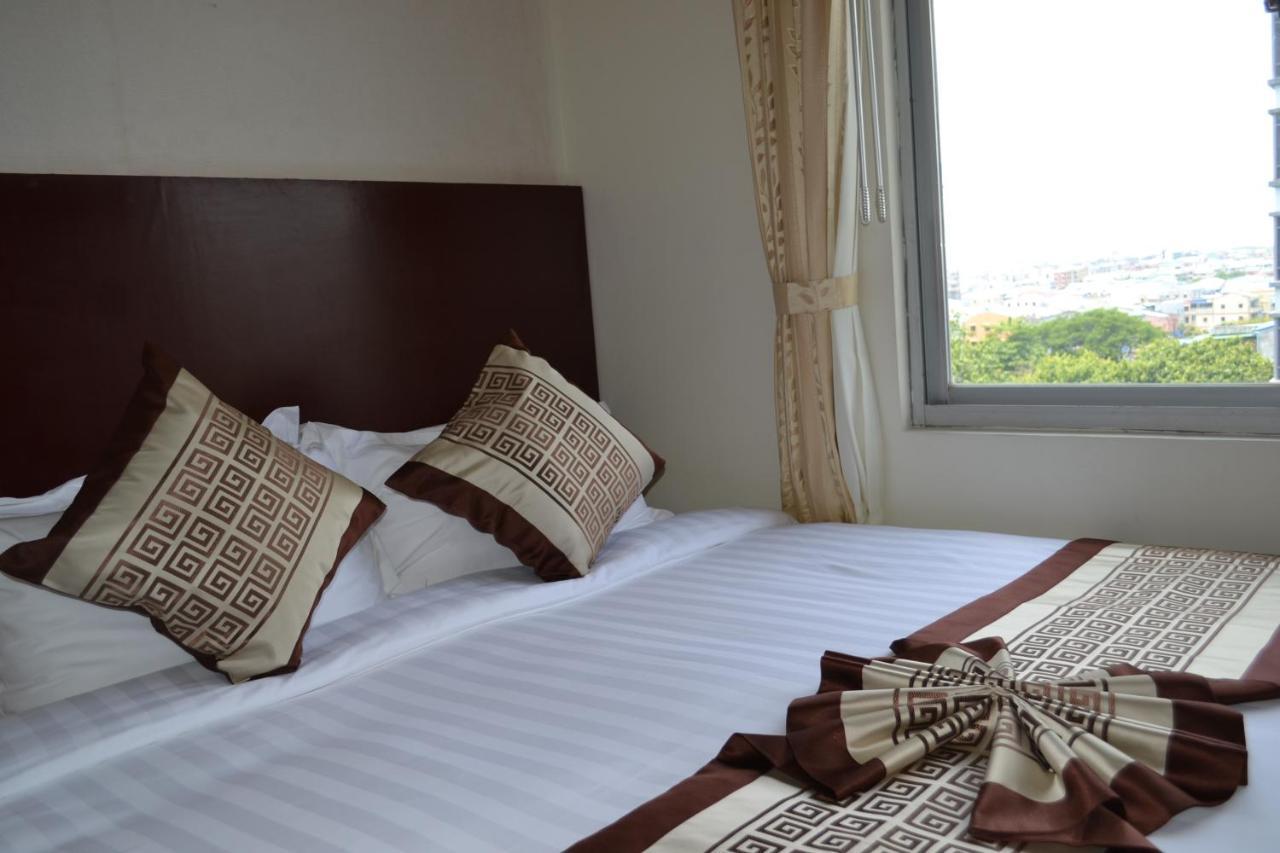 Hotel Broadway Yangon Extérieur photo