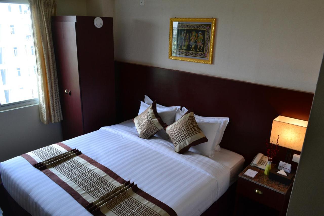Hotel Broadway Yangon Extérieur photo