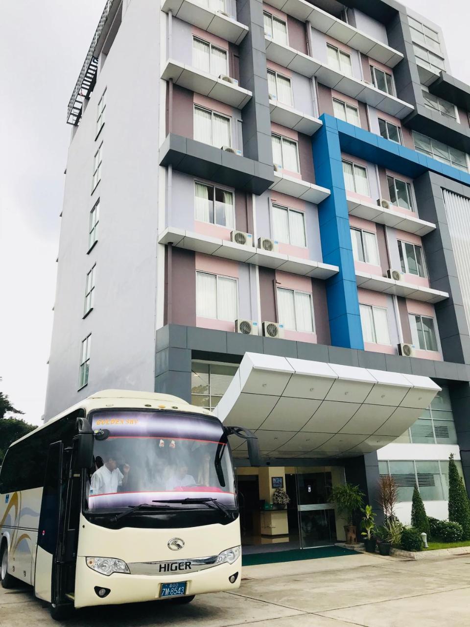 Hotel Broadway Yangon Extérieur photo