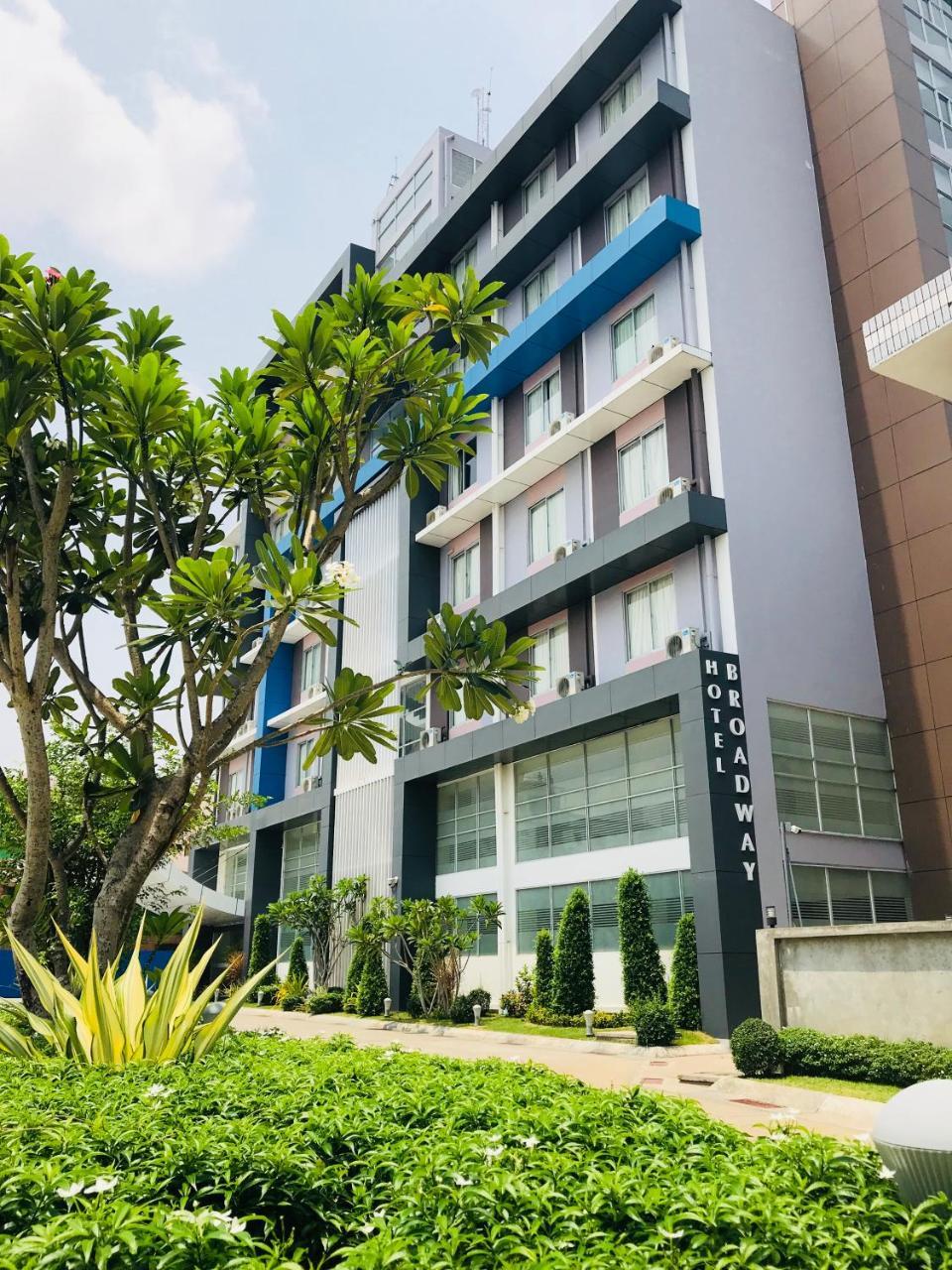 Hotel Broadway Yangon Extérieur photo