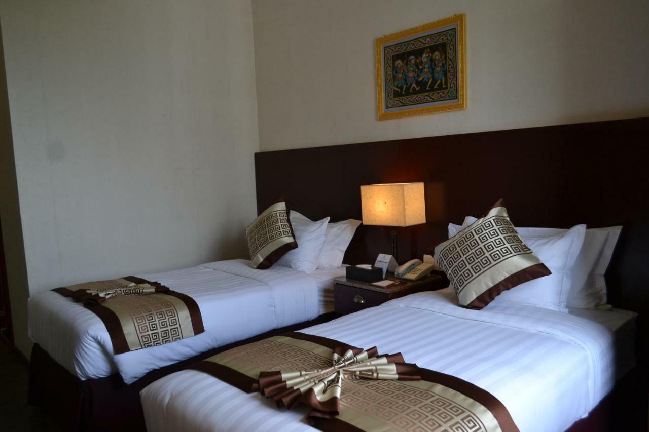 Hotel Broadway Yangon Extérieur photo