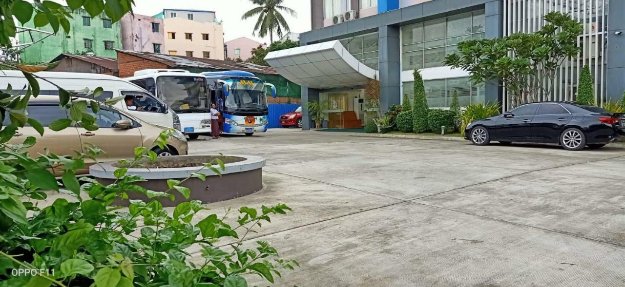 Hotel Broadway Yangon Extérieur photo