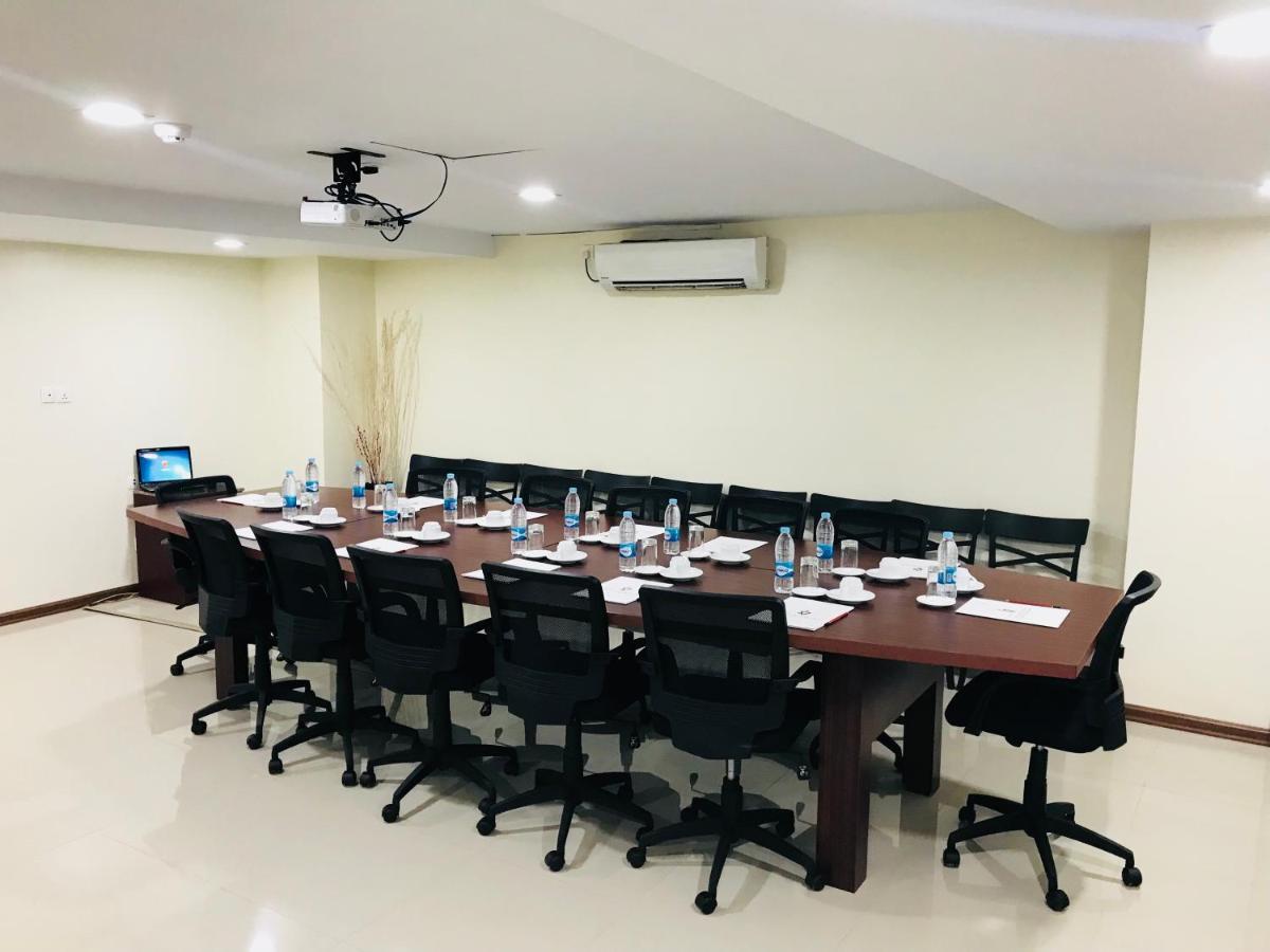 Hotel Broadway Yangon Extérieur photo